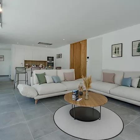 Rokabella Luxury Villas 아데제