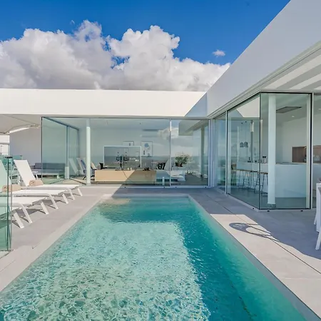 Rokabella Luxury Villas 아데제
