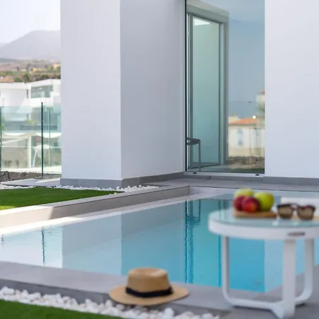 Rokabella Luxury Villas 아데제
