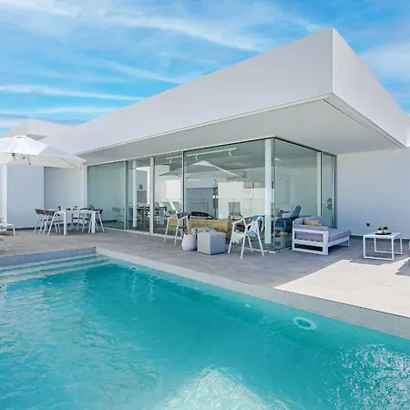 Rokabella Luxury Villas 아데제