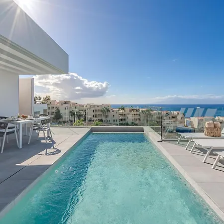 Rokabella Luxury Villas 아데제
